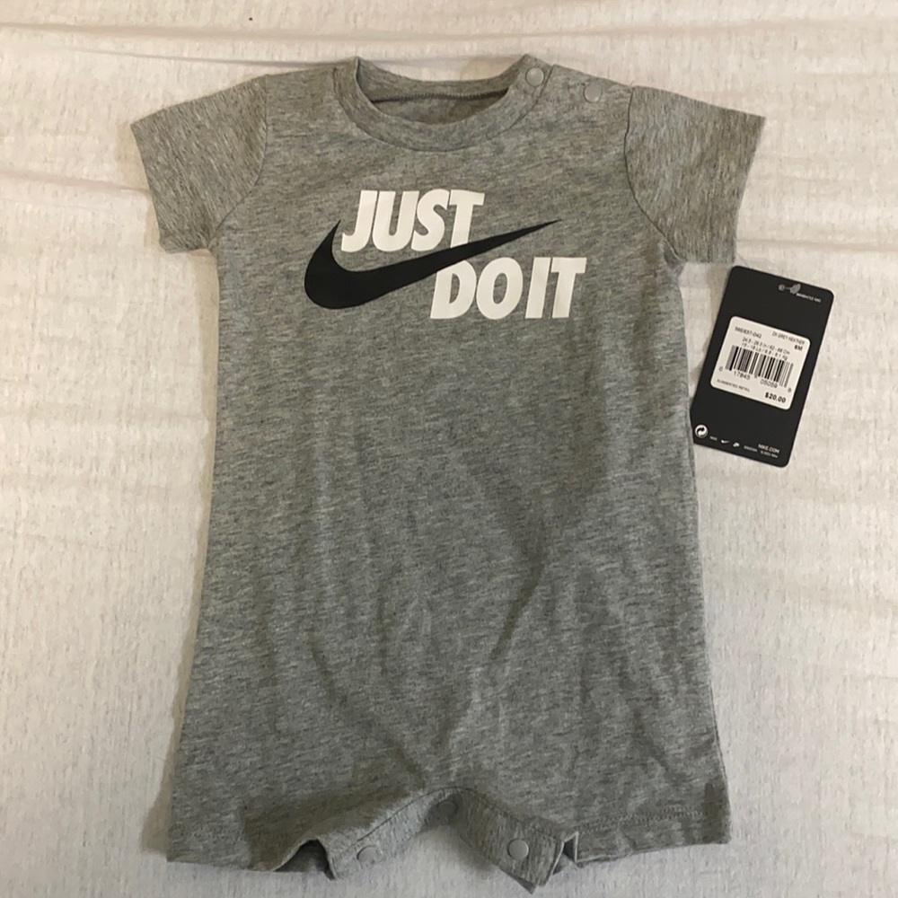 Nwt Nike baby romper size 6 months